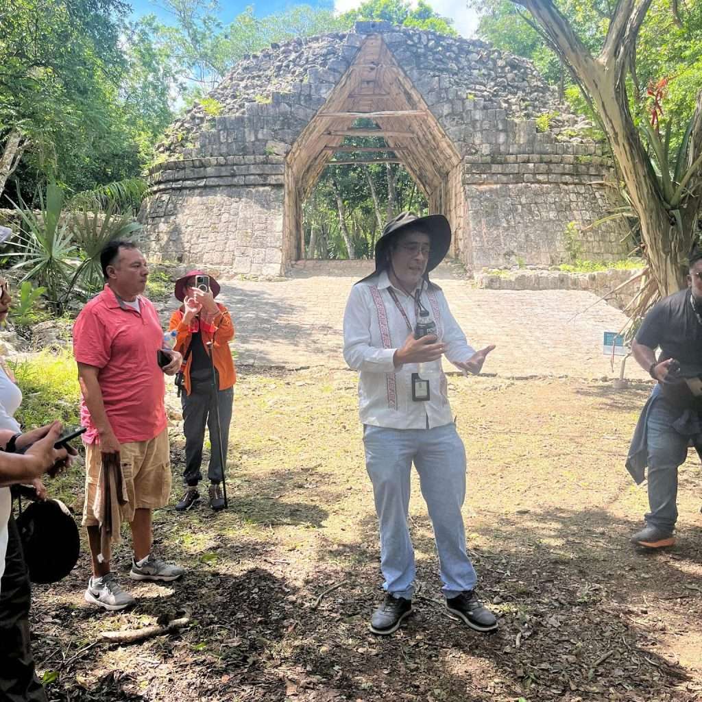 TezkaMx platica en sitio arqueológico